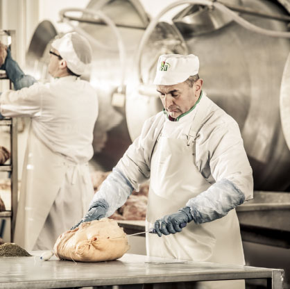 lavorazione a mano prosciutto cotto